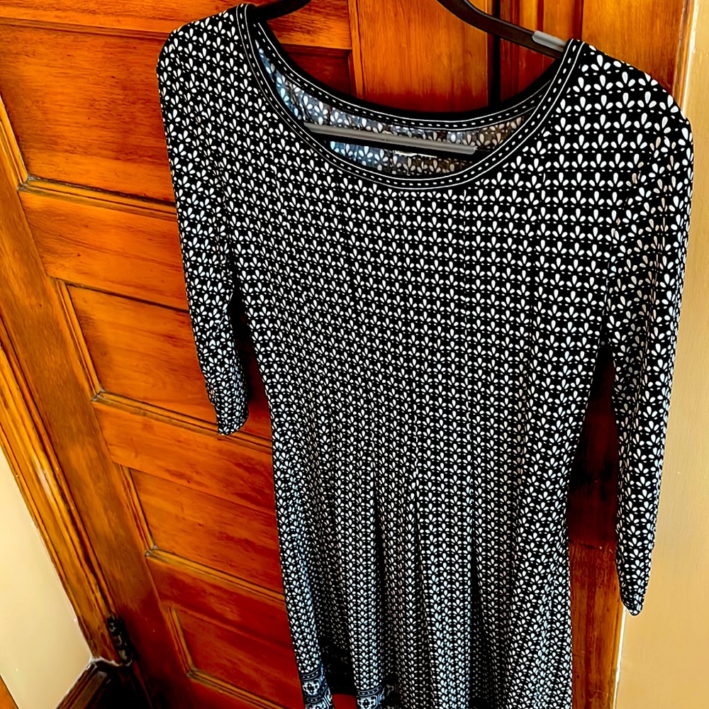 Black and white long sleeve dress